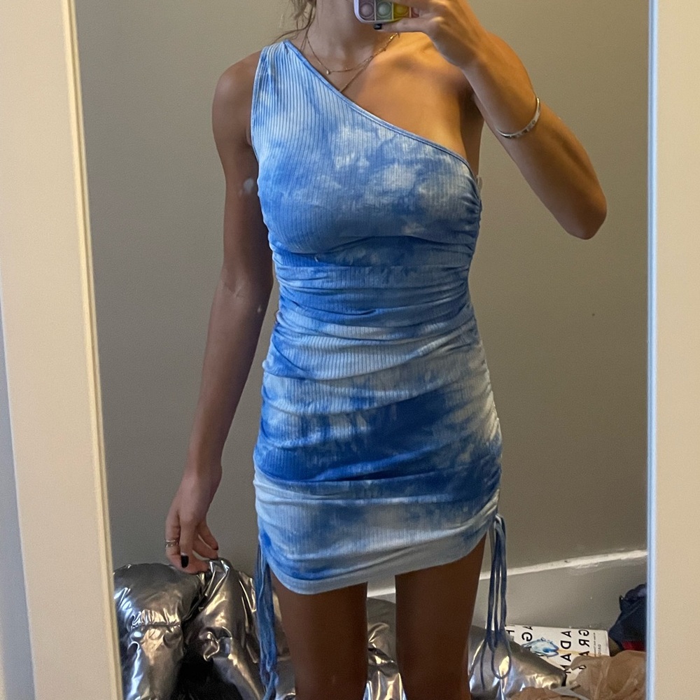 Blue and white tie dye body con dress with rouched sides